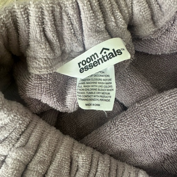 Home Bundle - Grey Pillowcases and Lavender Towel Wrap - Picture 5 of 6